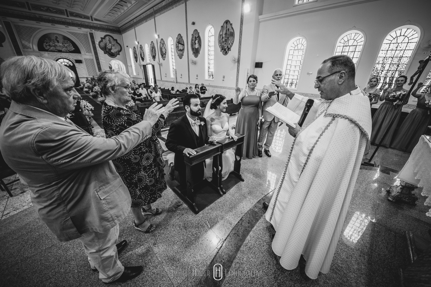 casamento católico em igrejas de minas gerais, casamento católico ao ar livre, casamento catolico entrada na igreja, cambui igreja matriz cerimônias de casamento