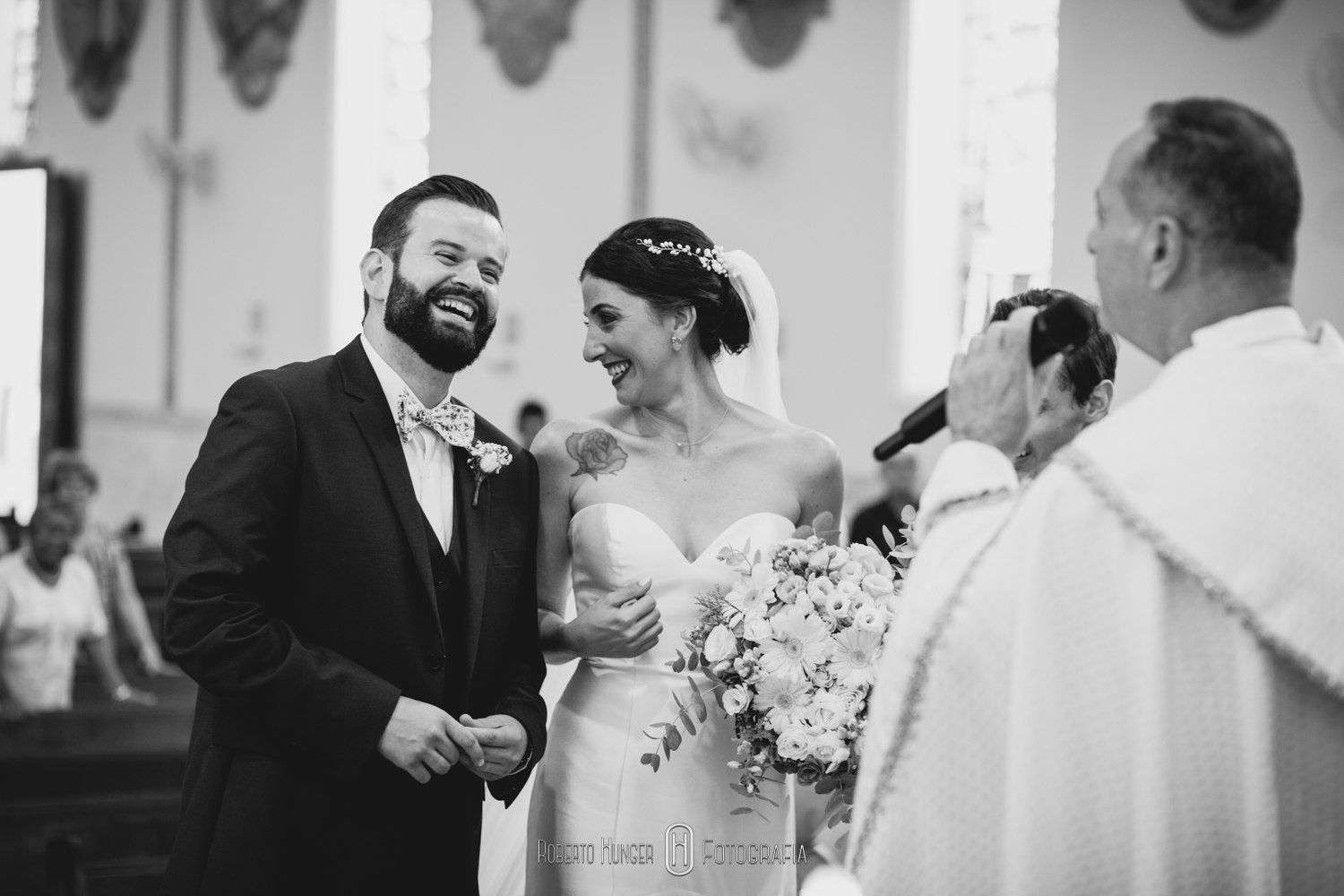 casamento católico em igrejas de minas gerais, casamento católico ao ar livre, casamento catolico entrada na igreja, cambui igreja matriz cerimônias de casamento