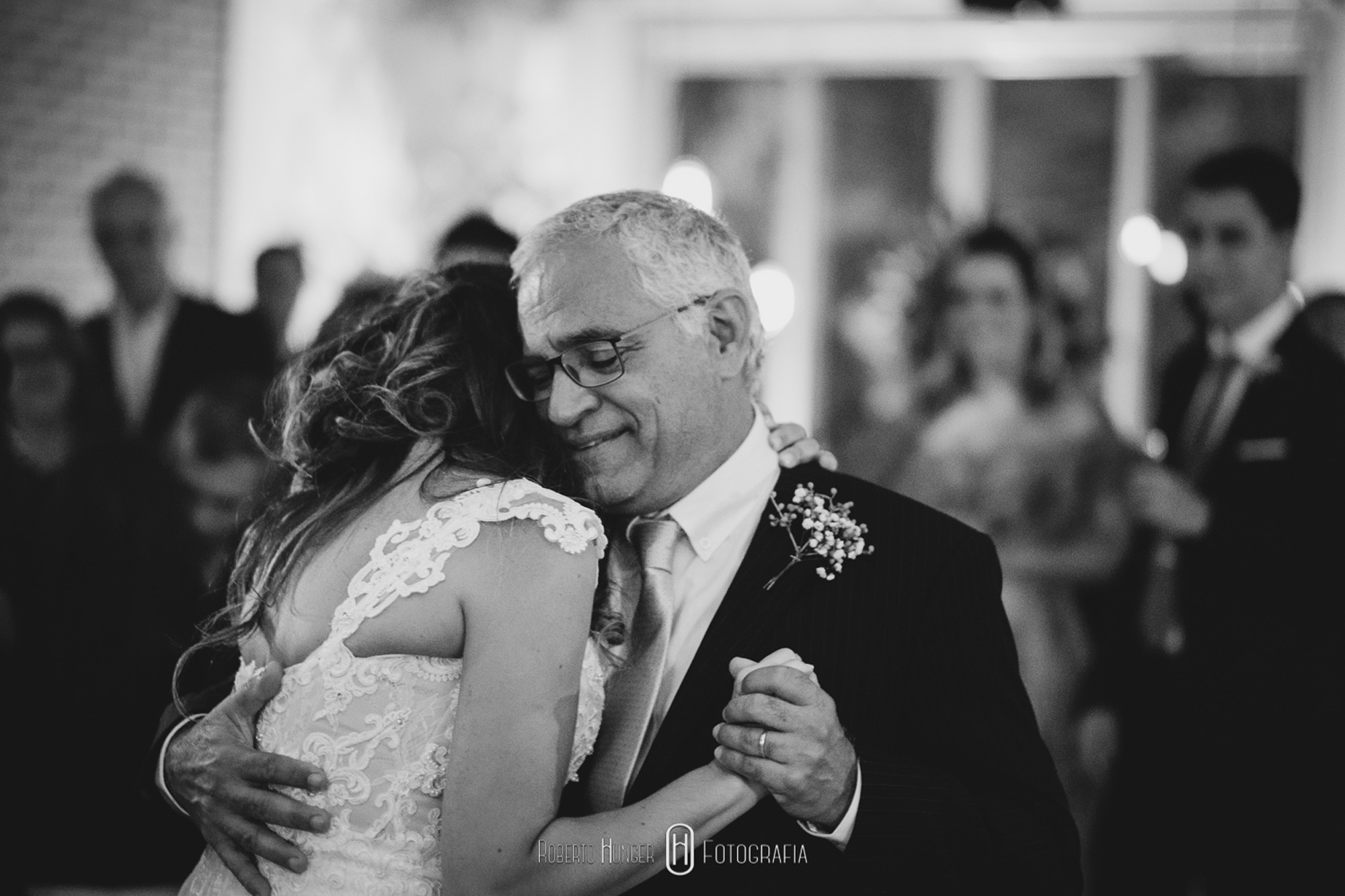 Assessoria e Cerimonial: Ana Faria Fotografia: Roberto Hunger Filmagem: Make a Moment Decoração: Menu Decor Espaço religioso e festa: Hotel Serra Bonita Buffet: Hotel Serra Bonita Bolo e Doces: Elisangela Doces Finos Bar de Caipirinhas: Drinks Bar Lucas Banda: Turne DJ: Felipe Mix Vestido noiva: Júnior Pelissare #noivas2020, #machado , #camanducaia , #bordadamata , #paraisopolis , #santaritadosapucai , #extremamg , #jacutinga, #andradas, #santaritadosapucai, #brasopolis, #monteverde , #poçosdecaldas , #caldas , #itajubá , #cambui , #cambuimg , #pousoalegre , #felizesparasempre , #pirangucu , #itajuba , #noivas2021, #casamento #noiva #noivas #vestidodenoiva #noivos #casamentos #voucasar #noivaspousoalegre