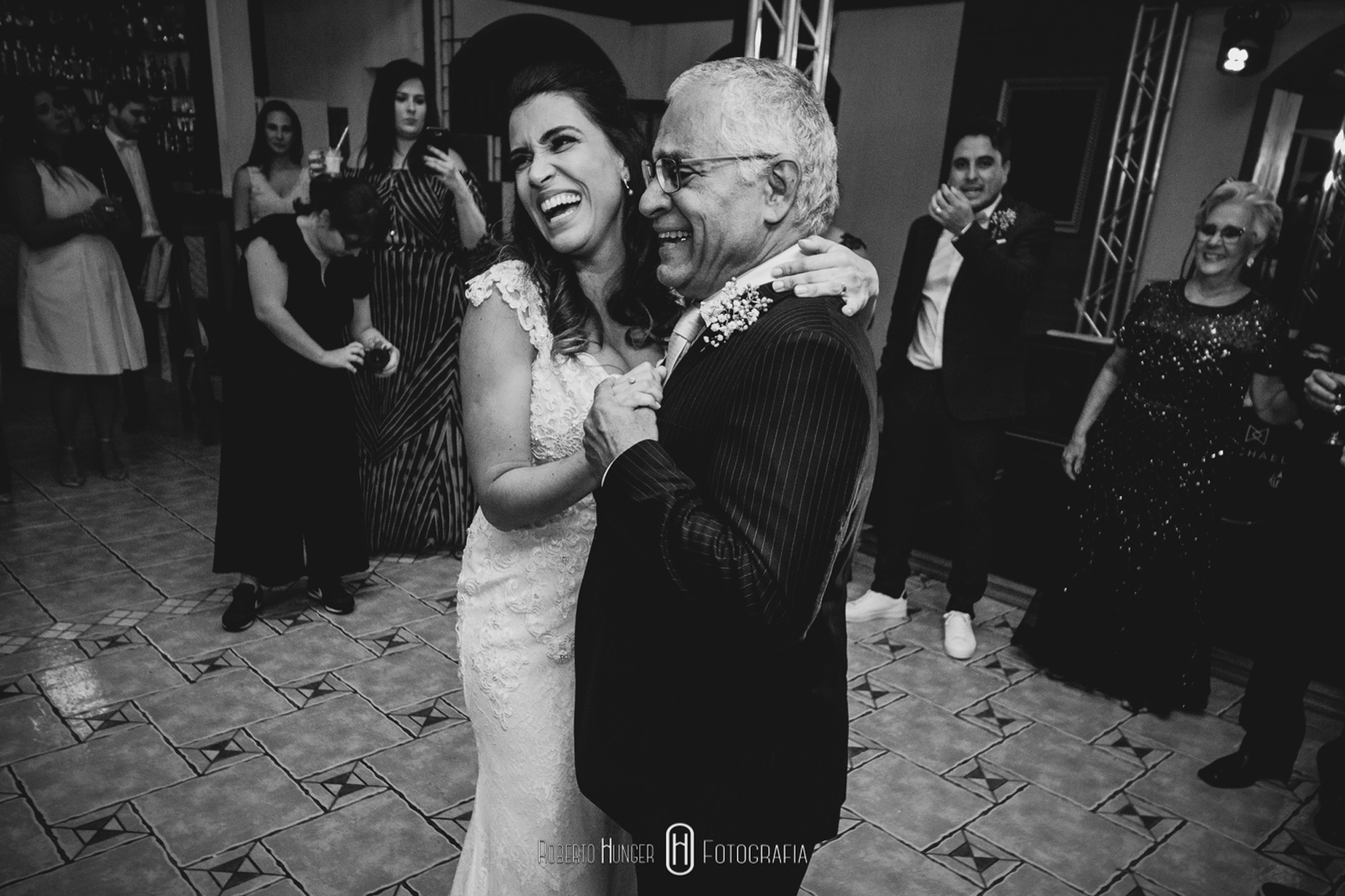 Festa de casamento animada, fotos de festa de casamento com rock and roll, Fotógrafo de casamento em ouro fino e jacutinga, santa rita do sapucai fotografia de 15 anos, fotógrafo pouso alegre e itajubá, lambari e trÊs pontas fotógrafo, Onde casar em Pouso Alegre?, casamento-em-itajubá-minas-gerais, fotografria-de-casamento-itajubá, pouso-alegre-fotos-casamentos, noivas-itajubá, fotógrafo-de-casamentos-pouso-alegre