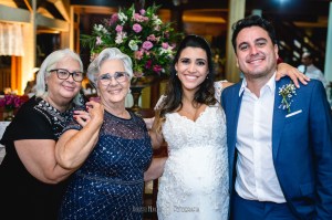 Assessoria e Cerimonial: Ana Faria Fotografia: Roberto Hunger Filmagem: Make a Moment Decoração: Menu Decor Espaço religioso e festa: Hotel Serra Bonita Buffet: Hotel Serra Bonita Bolo e Doces: Elisangela Doces Finos Bar de Caipirinhas: Drinks Bar Lucas Banda: Turne DJ: Felipe Mix