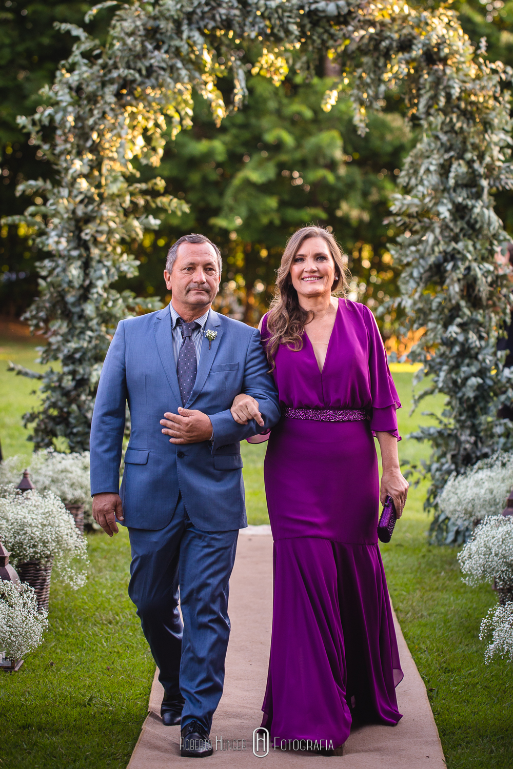 Fotografia: Roberto Hunger Fotografia ; Fazenda e Haras São Bento ; cerimonial: Primas Cerimonial; Celebrante: Edu Toledo;Make/Cabelo: Juninho Makehair; Buffet: Buffet Hernandes Gastronomia; Doce de Leite Bem-casaderia; Regina Bolos; Banda Tribals; Pertrini Wedding Band; Vestido: Casamarela (@casamarelanoivas); Araujo’s Bartenders; Kombi Pics