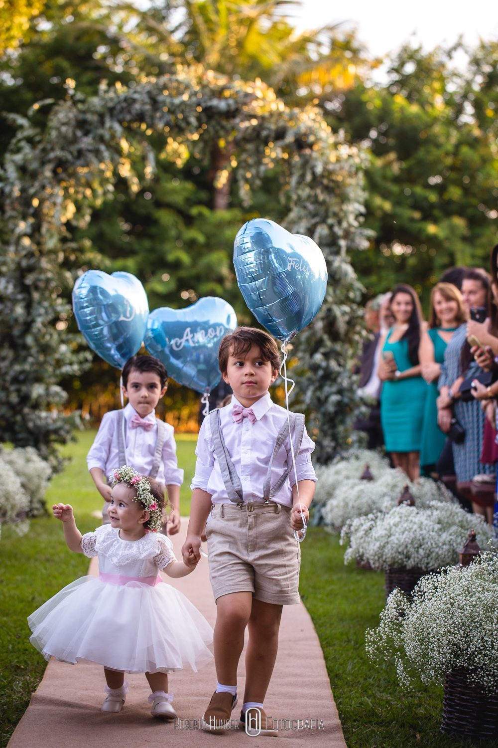 pagens e daminhas entrando em casamento com balões, casamento-em-itajubá-minas-gerais, fotografria-de-casamento-extrema, pouso-alegre-fotos-casamentos, noivas-itajubá, fotógrafo-de-casamentos-pouso-alegre, wedding weekend minas gerais, wedding weekend bragança paulista, fotógrafo de casamento Sul de minas gerais, noivas em Bragança paulista, casamento rústico , noivas 2020, Fazenda e Haras São Bento