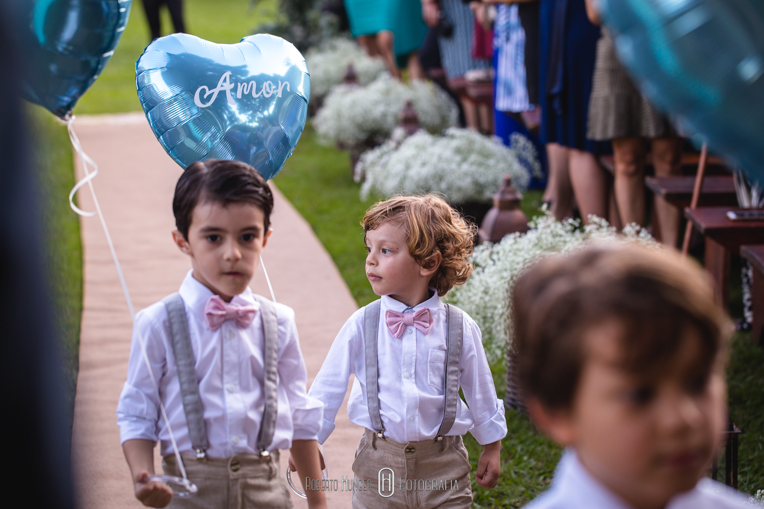 Fotografia: Roberto Hunger Fotografia ; Fazenda e Haras São Bento ; cerimonial: Primas Cerimonial; Celebrante: Edu Toledo;Make/Cabelo: Juninho Makehair; Buffet: Buffet Hernandes Gastronomia; Doce de Leite Bem-casaderia; Regina Bolos; Banda Tribals; Pertrini Wedding Band; Vestido: Casamarela (@casamarelanoivas); Araujo’s Bartenders; Kombi Pics