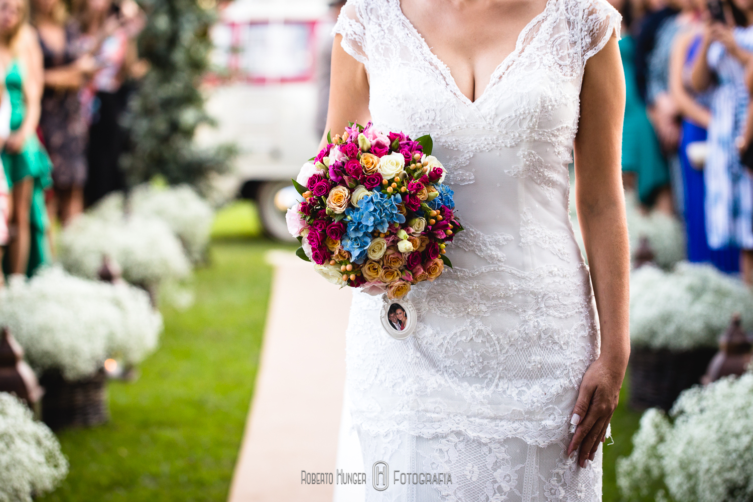 Fotografia: Roberto Hunger Fotografia ; Fazenda e Haras São Bento ; cerimonial: Primas Cerimonial; Celebrante: Edu Toledo;Make/Cabelo: Juninho Makehair; Buffet: Buffet Hernandes Gastronomia; Doce de Leite Bem-casaderia; Regina Bolos; Banda Tribals; Pertrini Wedding Band; Vestido: Casamarela (@casamarelanoivas); Araujo’s Bartenders; Kombi Pics