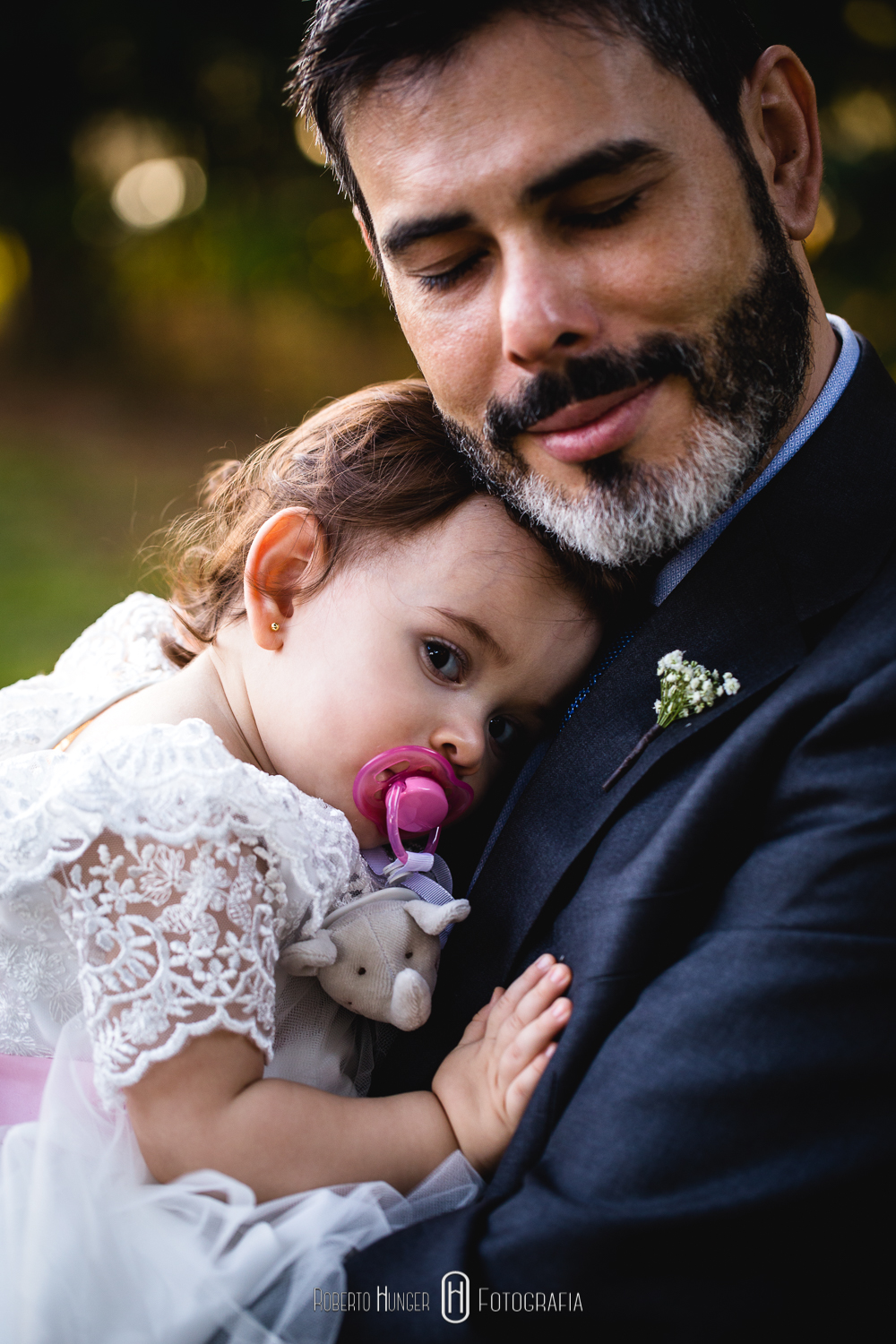 Fotografia: Roberto Hunger Fotografia ; Fazenda e Haras São Bento ; cerimonial: Primas Cerimonial; Celebrante: Edu Toledo;Make/Cabelo: Juninho Makehair; Buffet: Buffet Hernandes Gastronomia; Doce de Leite Bem-casaderia; Regina Bolos; Banda Tribals; Pertrini Wedding Band; Vestido: Casamarela (@casamarelanoivas); Araujo’s Bartenders; Kombi Pics