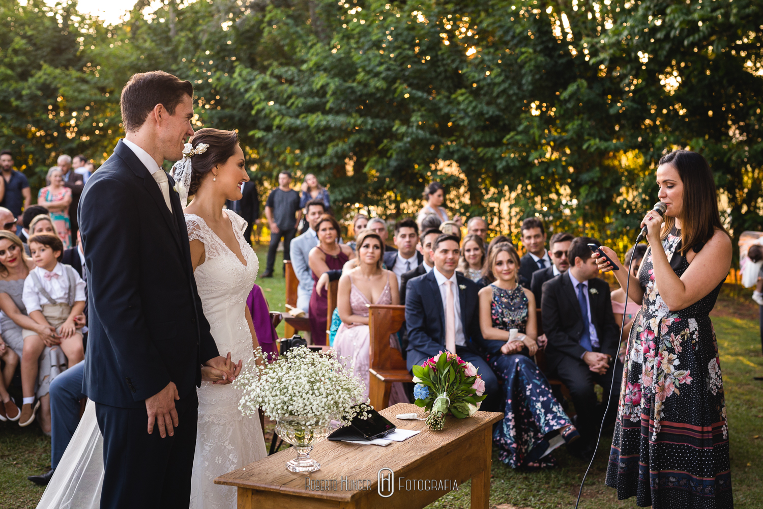 Fotografia: Roberto Hunger Fotografia ; Fazenda e Haras São Bento ; cerimonial: Primas Cerimonial; Celebrante: Edu Toledo;Make/Cabelo: Juninho Makehair; Buffet: Buffet Hernandes Gastronomia; Doce de Leite Bem-casaderia; Regina Bolos; Banda Tribals; Pertrini Wedding Band; Vestido: Casamarela (@casamarelanoivas); Araujo’s Bartenders; Kombi Pics