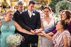 Fotografia: Roberto Hunger Fotografia ; Fazenda e Haras São Bento ; cerimonial: Primas Cerimonial; Celebrante: Edu Toledo;Make/Cabelo: Juninho Makehair; Buffet: Buffet Hernandes Gastronomia; Doce de Leite Bem-casaderia; Regina Bolos; Banda Tribals; Pertrini Wedding Band; Vestido: Casamarela (@casamarelanoivas); Araujo’s Bartenders; Kombi Pics