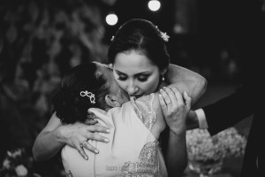 Fotografia: Roberto Hunger Fotografia ; Fazenda e Haras São Bento ; cerimonial: Primas Cerimonial; Celebrante: Edu Toledo;Make/Cabelo: Juninho Makehair; Buffet: Buffet Hernandes Gastronomia; Doce de Leite Bem-casaderia; Regina Bolos; Banda Tribals; Pertrini Wedding Band; Vestido: Casamarela (@casamarelanoivas); Araujo’s Bartenders; Kombi Pics