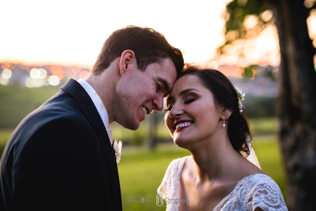 Fotografia: Roberto Hunger Fotografia ; Fazenda e Haras São Bento ; cerimonial: Primas Cerimonial; Celebrante: Edu Toledo;Make/Cabelo: Juninho Makehair; Buffet: Buffet Hernandes Gastronomia; Doce de Leite Bem-casaderia; Regina Bolos; Banda Tribals; Pertrini Wedding Band; Vestido: Casamarela (@casamarelanoivas); Araujo’s Bartenders; Kombi Pics