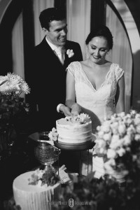 Noiva alegre em festa de casamento, fotos de festa de casamento super animada, roberto hunger fotografia, noivas extrema mg, noivas monte verde, Fazenda e Haras São Bento, decoração de casamento no campo, casamento decorado com flores, decoração de luxo para casamento, casamento de luxo em minas gerais, onde casar em bragança paulista,