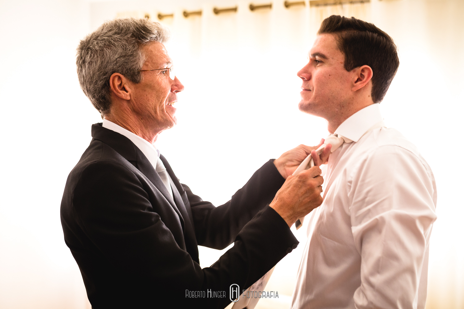 Fotografia: Roberto Hunger Fotografia ; Fazenda e Haras São Bento ; cerimonial: Primas Cerimonial; Celebrante: Edu Toledo;Make/Cabelo: Juninho Makehair; Buffet: Buffet Hernandes Gastronomia; Doce de Leite Bem-casaderia; Regina Bolos; Banda Tribals; Pertrini Wedding Band; Vestido: Casamarela (@casamarelanoivas); Araujo’s Bartenders; Kombi Pics