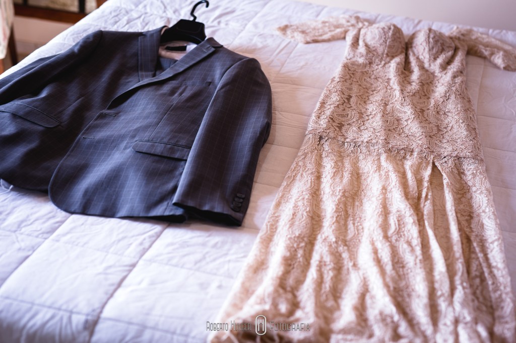 Fotografia: Roberto Hunger Fotografia e equipe;Cabelo/ make: Tânia Cyrino (GLAM Beauty Lounge).;Local: Hotel Serra Bonita;Buffet: Hotel Serra Bonita;Decoração: Hotel Serra Bonita;Bolo, doces e bem casado : Elisângela Doces Finos;Cerimônial: Ana Faria;Celebrante: Padre Jésus.