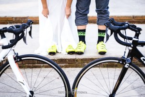 noiva e noivo ciclistas, bicicletas em casamentos, casal ciclista, casando nas montanhas, hotel serra bonita fotos, casamentos minas gerais