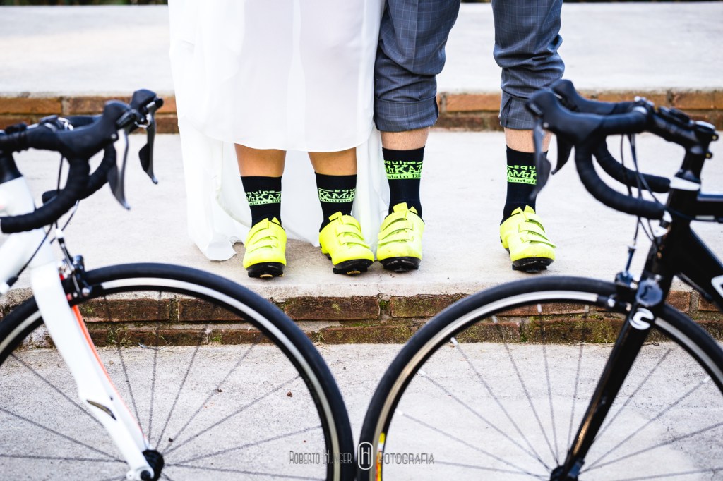 noiva e noivo ciclistas, bicicletas em casamentos, casal ciclista, casando nas montanhas, hotel serra bonita fotos, casamentos minas gerais
