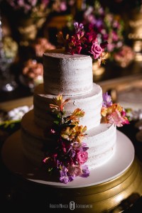 decoração de casamento rústico montanhas bonita flores e doces casamento