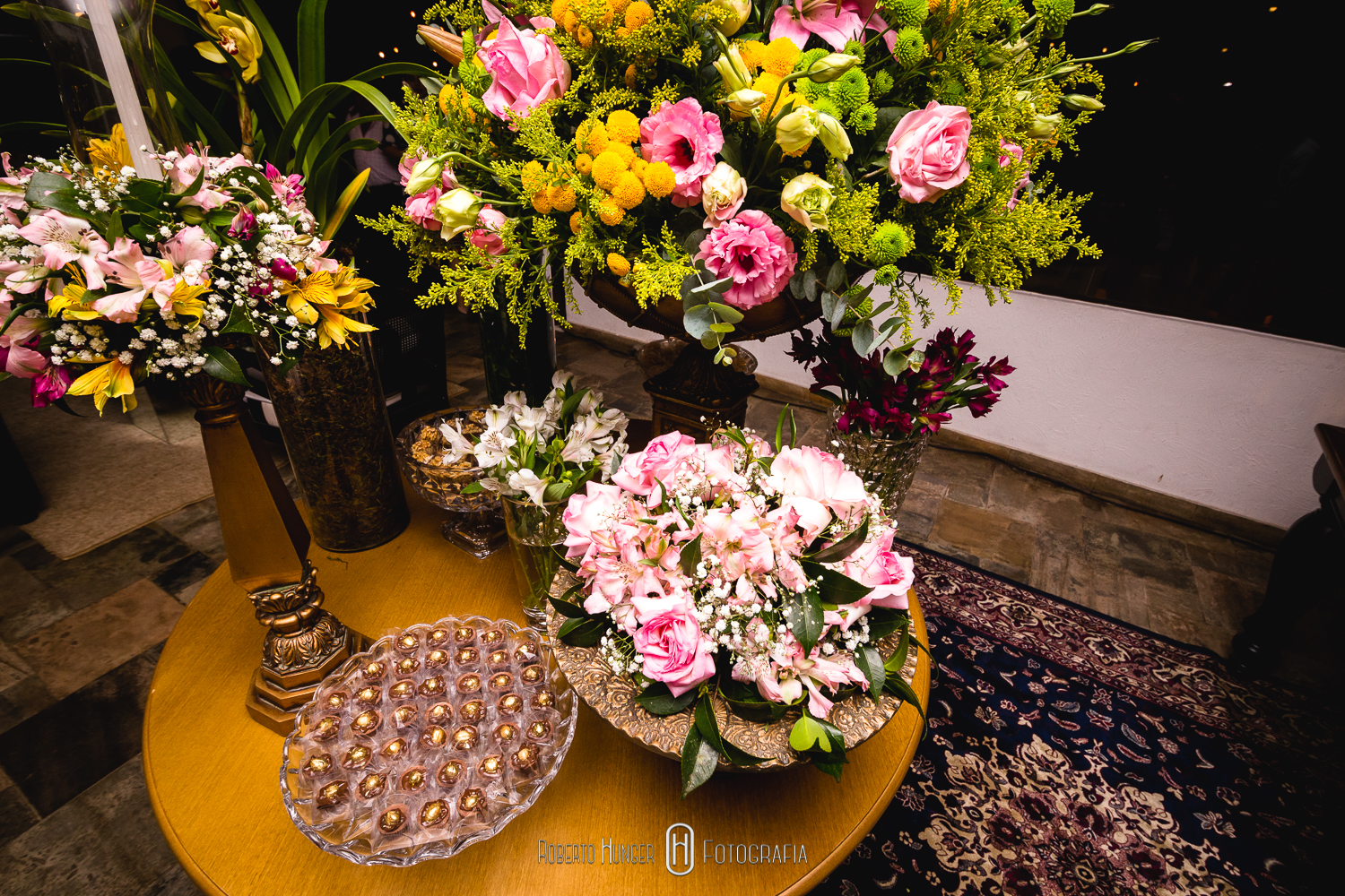 Cerimonial Fernando Henrique Ribeiro; Fotografia: Roberto Hunger e equipe; Decorador Junior Barreto; Filmagem:  Wilson Hawks foto e vídeo; Doces: Gigi (Caramelada); Dj Juninho Pee; Música Festa: Caio Fernandes; Música Cerimônia: Danielle Vitoriano; Padre: Adilson Rocha; Vestido: Rafael Garroni; Cabelo e Maquiagem: Dirce e Gisele; Bufet: Marques Plaza Hotel.