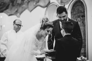 Cerimônia: Paróquia Nossa Senhora da Soledade Recepção: Xandi Campestre Barman: Ueslei Vincius Buffet: Xandi Gomes Cabine de fotos: EU NA FOTO - Cabine Cerimonial: Cerimonial Rafael Guedes Cerimonial, André Borges, Glauco Estevam, Fernanda Santos Dj: Mateus Costa Decoração: Menu Decor Saulo Ramon Gentil Emerson Baxinho; Dia da Noiva: Villa Venuta Doces, bem-casados e bolo cenográfico: Soraya Mouallem; Fotografia: Roberto Hunger Junior & Jonaan Carvalho Filmagem: Eternize Films Julio Cesar Silva Douglas Barbosa Hair: Simone Peres Make: Bruna Siqueira Papelaria: 1º Atto Convites Vestido da noiva: Nova Noiva