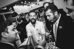 Cerimônia: Paróquia Nossa Senhora da Soledade Recepção: Xandi Campestre Barman: Ueslei Vincius Buffet: Xandi Gomes Cabine de fotos: EU NA FOTO - Cabine Cerimonial: Cerimonial Rafael Guedes Cerimonial, André Borges, Glauco Estevam, Fernanda Santos Dj: Mateus Costa Decoração: Menu Decor Saulo Ramon Gentil Emerson Baxinho; Dia da Noiva: Villa Venuta Doces, bem-casados e bolo cenográfico: Soraya Mouallem; Fotografia: Roberto Hunger Junior & Jonaan Carvalho Filmagem: Eternize Films Julio Cesar Silva Douglas Barbosa Hair: Simone Peres Make: Bruna Siqueira Papelaria: 1º Atto Convites Vestido da noiva: Nova Noiva