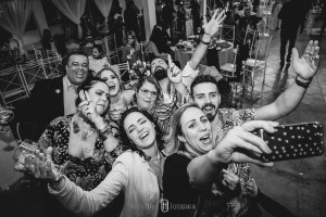 Cerimônia: Paróquia Nossa Senhora da Soledade Recepção: Xandi Campestre Barman: Ueslei Vincius Buffet: Xandi Gomes Cabine de fotos: EU NA FOTO - Cabine Cerimonial: Cerimonial Rafael Guedes Cerimonial, André Borges, Glauco Estevam, Fernanda Santos Dj: Mateus Costa Decoração: Menu Decor Saulo Ramon Gentil Emerson Baxinho; Dia da Noiva: Villa Venuta Doces, bem-casados e bolo cenográfico: Soraya Mouallem; Fotografia: Roberto Hunger Junior & Jonaan Carvalho Filmagem: Eternize Films Julio Cesar Silva Douglas Barbosa Hair: Simone Peres Make: Bruna Siqueira Papelaria: 1º Atto Convites Vestido da noiva: Nova Noiva