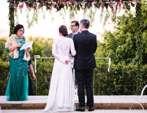 decoração de casamento rústico montanhas bonita flores e doces casamento