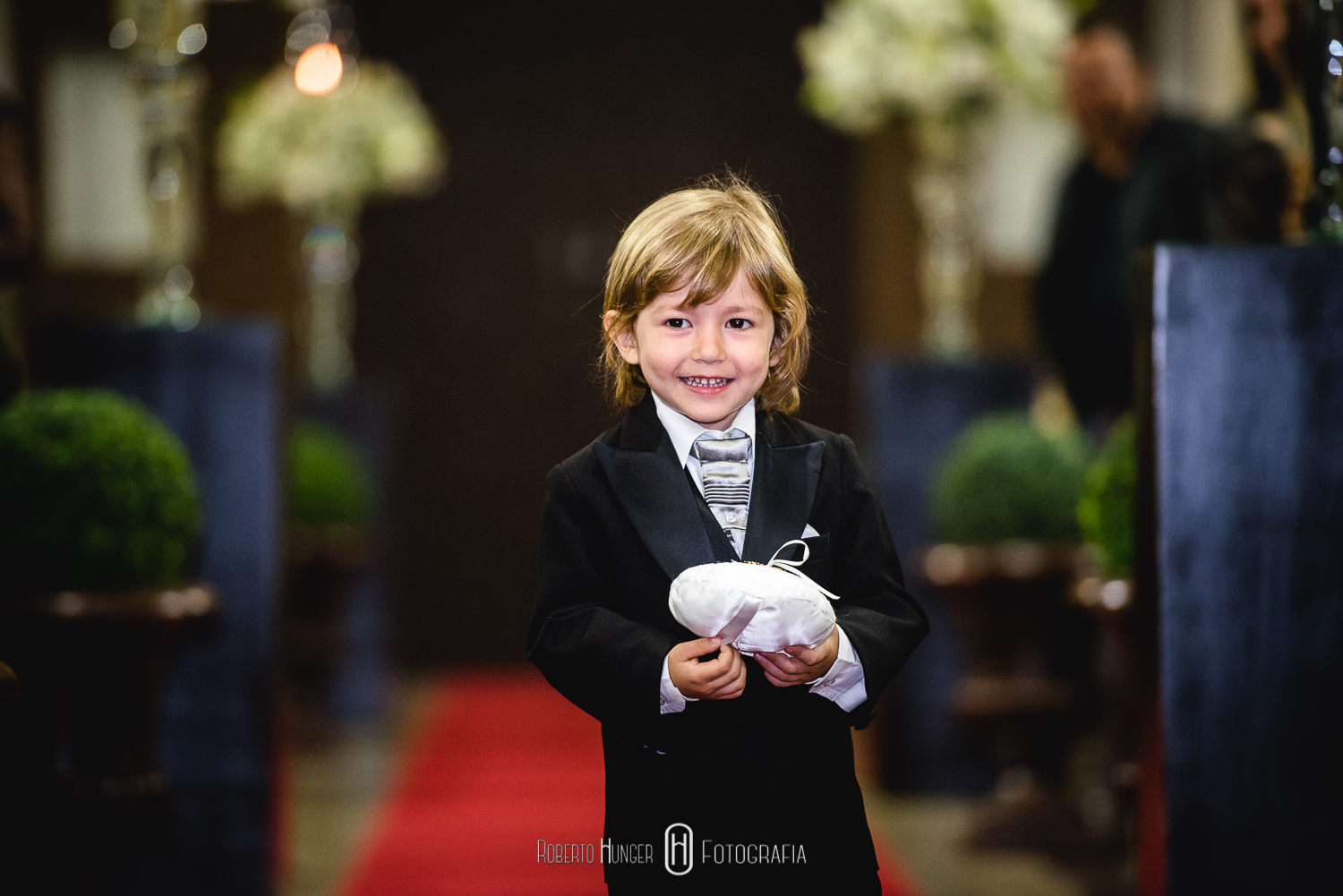 casamento católico em igrejas de minas gerais, casamento católico ao ar livre, casamento catolico entrada na igreja, cambui igreja matriz cerimônias de casamento