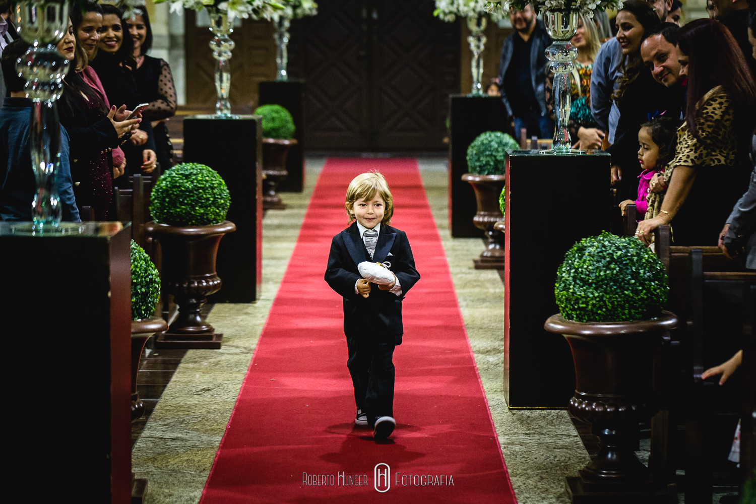 casamento católico em igrejas de minas gerais, casamento católico ao ar livre, casamento catolico entrada na igreja, cambui igreja matriz cerimônias de casamento