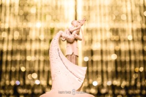 Fotografia: Roberto Hunger fotografia; – Espaço e Buffet: Pousada Cambuhy; – Banda: Juliana Campos; – Decoração: Decoração e Design Ana Belarmino e Rodrigo Dias; – Doces e palha italiana: Néia Rodrigues; – Músicos cerimonia: Alligare Eventos; – Cabelo: Beto Cabelereiro; – Make: Lu Azevedo Maquiadora; – Vestido: Atelier Rafael Garroni; – Assessoria e Cerimonial: Cerimonially Eventos.