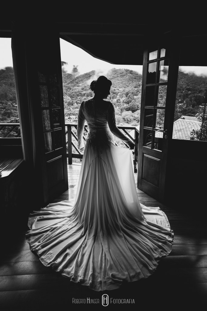 Elopement Wedding é um estilo de casamento no qual o noivo e a noiva optam por viajar para algum lugar distante ou fora da cidade e casar sem avisar a família e amigos