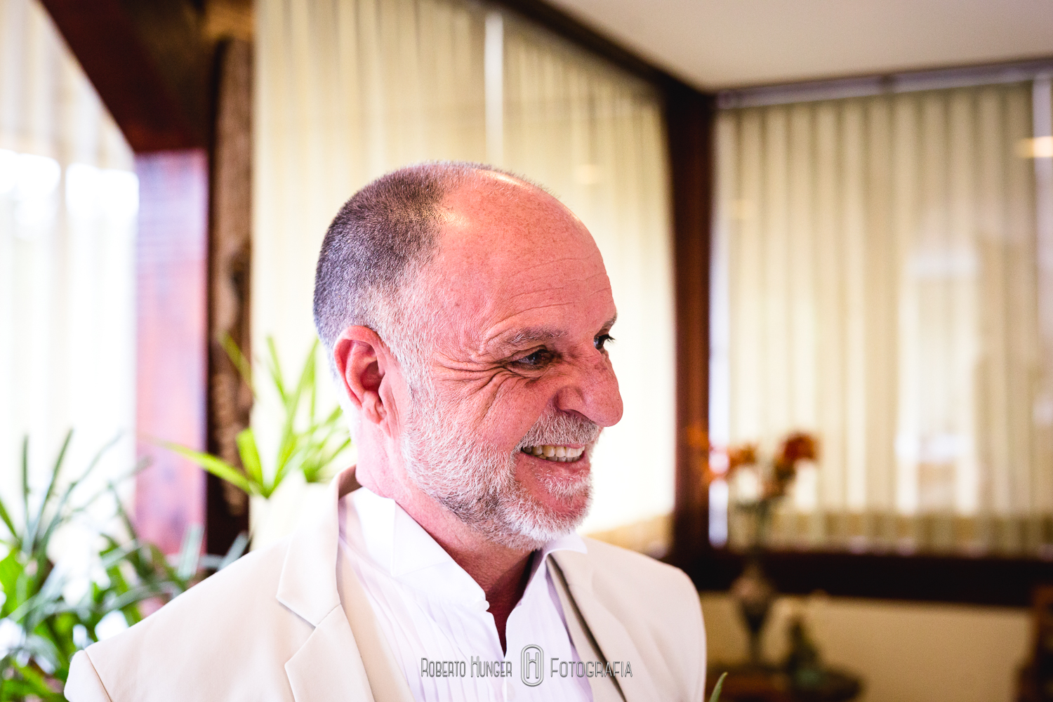 Elopement Wedding é um estilo de casamento no qual o noivo e a noiva optam por viajar para algum lugar distante ou fora da cidade e casar sem avisar a família e amigos