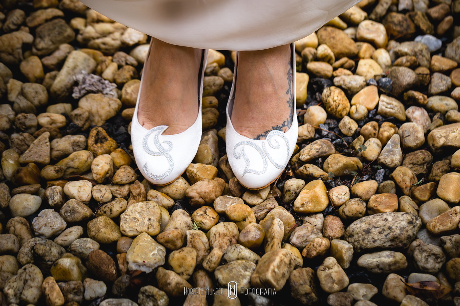 Elopement Wedding é um estilo de casamento no qual o noivo e a noiva optam por viajar para algum lugar distante ou fora da cidade e casar sem avisar a família e amigos