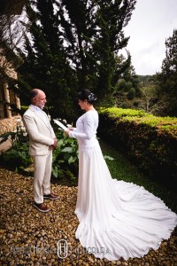 casamento budita zen, zen casamento, Elopement Wedding budista, fotos monte verde casamento lindo, casamento em monte verde hotel Hotel Meissner Hof, casando no campo, casando na chuva