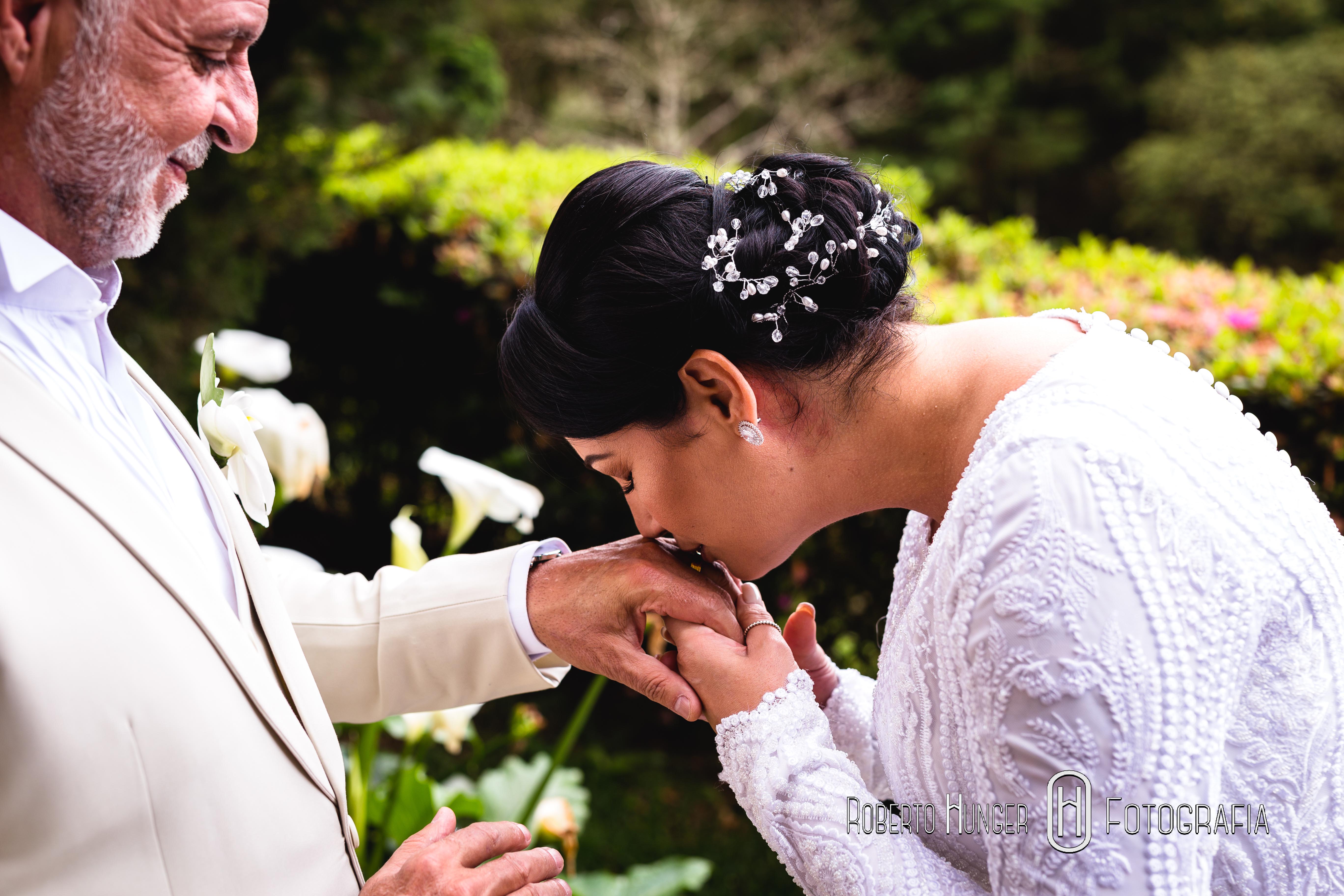 Elopement Wedding é um estilo de casamento no qual o noivo e a noiva optam por viajar para algum lugar distante ou fora da cidade e casar sem avisar a família e amigos