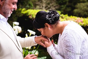 Elopement Wedding é um estilo de casamento no qual o noivo e a noiva optam por viajar para algum lugar distante ou fora da cidade e casar sem avisar a família e amigos