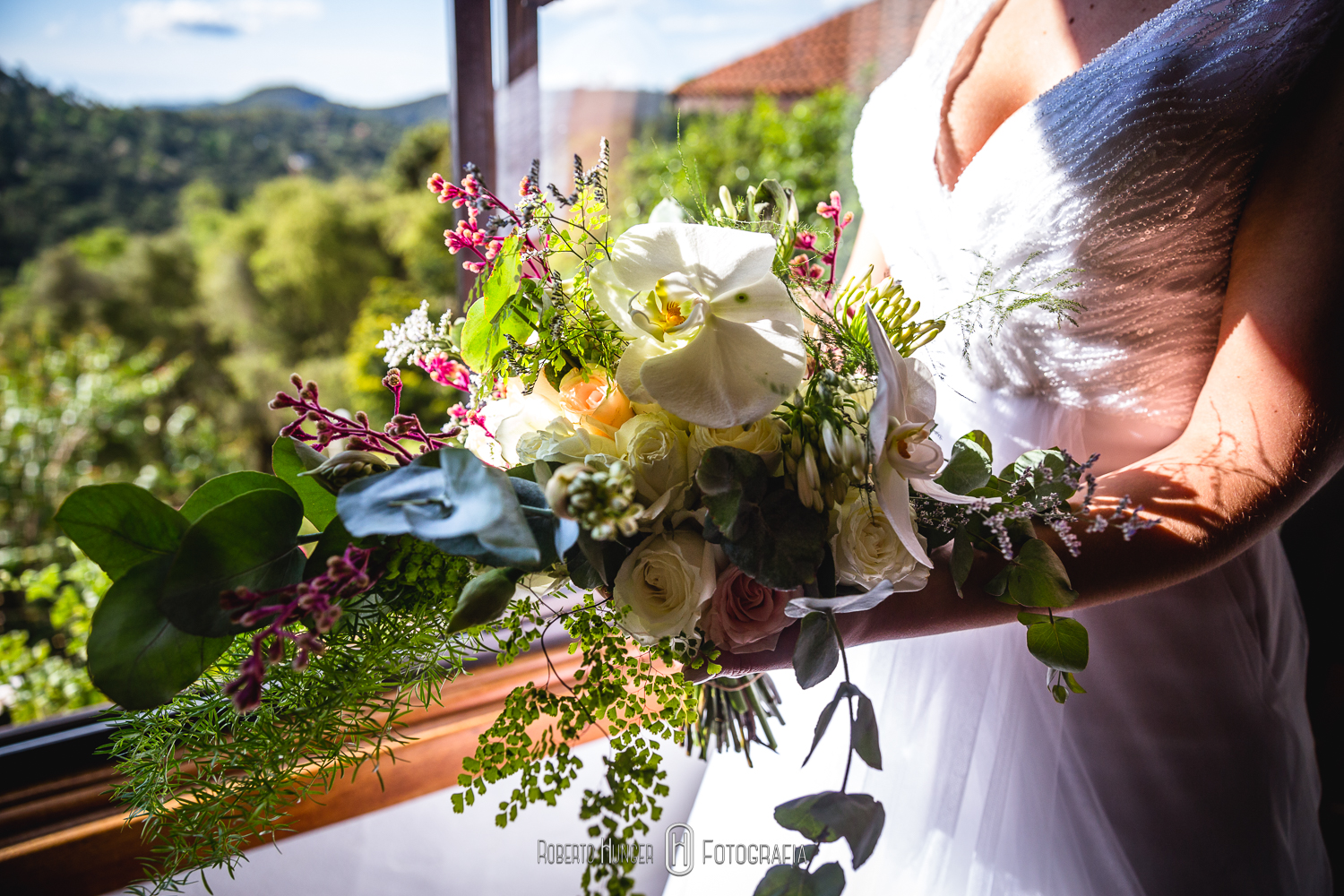 Elopement Wedding é um estilo de casamento no qual o noivo e a noiva optam por viajar para algum lugar distante ou fora da cidade e casar sem avisar a família e amigos