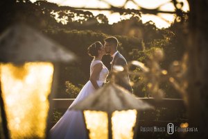 Elopement Wedding é um estilo de casamento no qual o noivo e a noiva optam por viajar para algum lugar distante ou fora da cidade e casar sem avisar a família e amigos