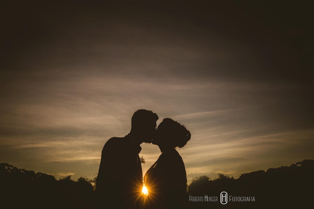 Elopement Wedding é um estilo de casamento no qual o noivo e a noiva optam por viajar para algum lugar distante ou fora da cidade e casar sem avisar a família e amigos