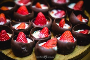 noiva ensaio, fotos d enoivas em campo rústico, convidados em festa de casamento dançando, festa de casamento em cambuí minas gerais, pousada cambui, pousada camuhy, onde casar em camanducaia, itapeva fotografia de casamento, toledo e munhoz fotógrafo, monte verde minas gerais fotografia casamento, extrema e bragança fotografia casamento, casamento rústico