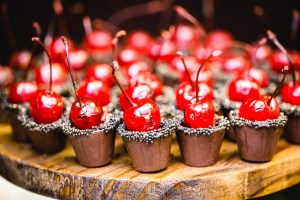noiva ensaio, fotos d enoivas em campo rústico, convidados em festa de casamento dançando, festa de casamento em cambuí minas gerais, pousada cambui, pousada camuhy, onde casar em camanducaia, itapeva fotografia de casamento, toledo e munhoz fotógrafo, monte verde minas gerais fotografia casamento, extrema e bragança fotografia casamento, casamento rústico